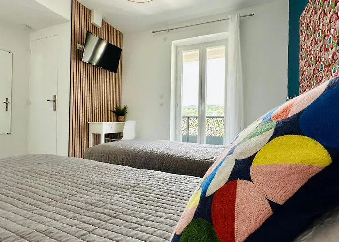 Hotel Eden - Centre-ville- Piscine Chauffée, Jacuzzi Et Sauna - Parking Privé