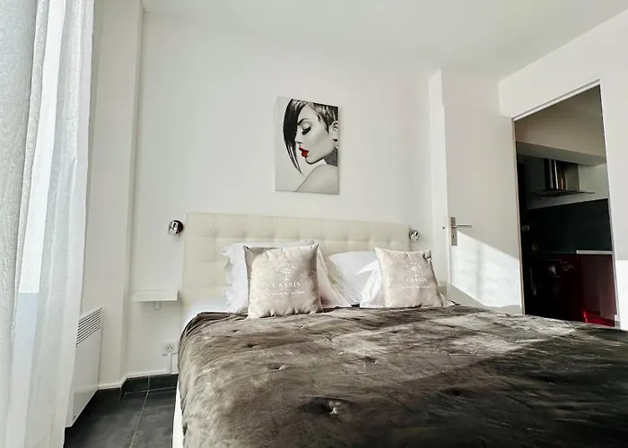 Hotel Eden - Centre-ville- Piscine Chauffée, Jacuzzi Et Sauna - Parking Privé 3*