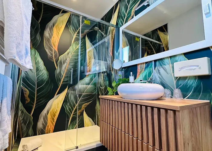 Eden - Centre-ville- Piscine Chauffée, Jacuzzi Et Sauna - Parking Privé Cassis