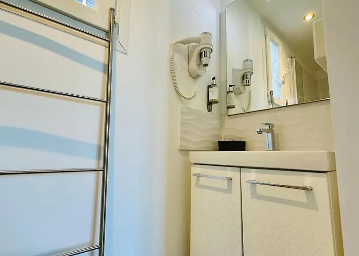 Eden - Centre-ville- Piscine Chauffée, Jacuzzi Et Sauna - Parking Privé Hotel 3*