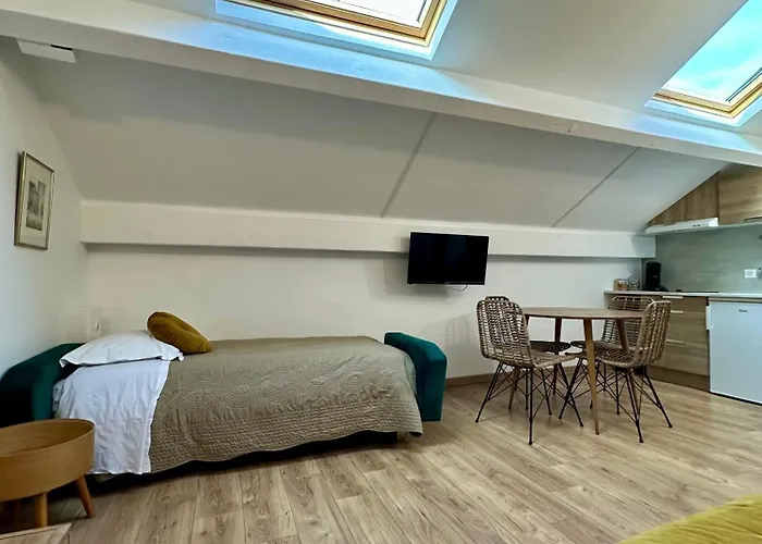 Eden - Centre-ville- Piscine Chauffee, Jacuzzi Et Sauna - Parking Prive Cassis