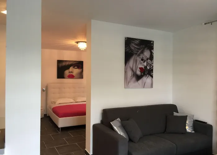 Hotel Eden - Centre-ville- Piscine Chauffée, Jacuzzi Et Sauna - Parking Privé Cassis