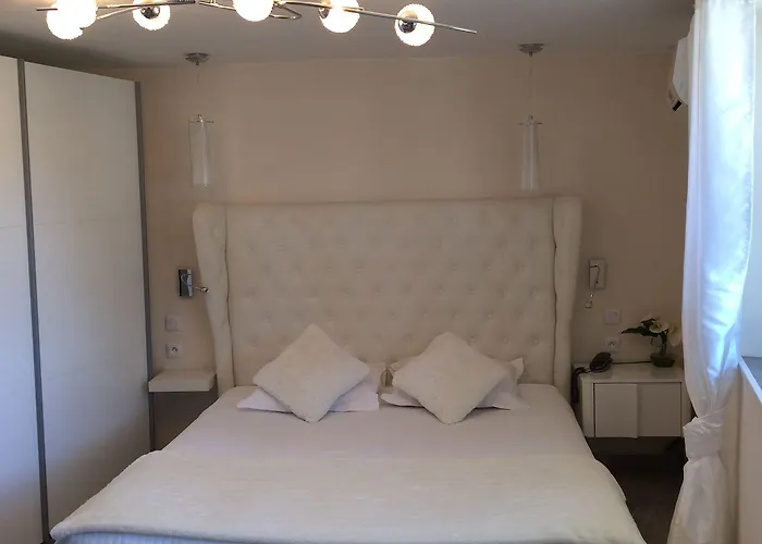 Eden - Centre-ville- Piscine Chauffée, Jacuzzi Et Sauna - Parking Privé Hotel