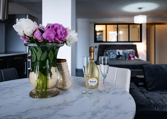 Eden - Centre-ville- Piscine Chauffée, Jacuzzi Et Sauna - Parking Privé Hotel