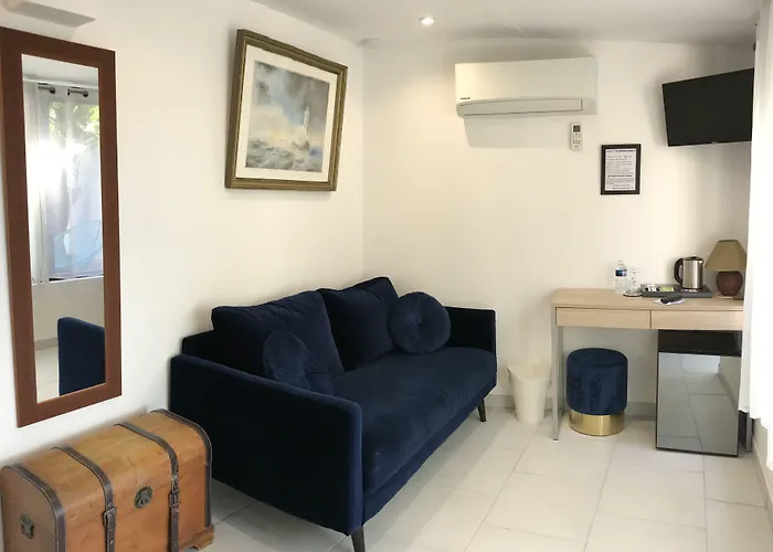 Hotel Eden - Centre-ville- Piscine Chauffée, Jacuzzi Et Sauna - Parking Privé