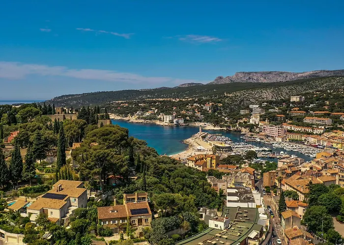 Eden - Centre-ville- Piscine Chauffée, Jacuzzi Et Sauna - Parking Privé 3* Cassis