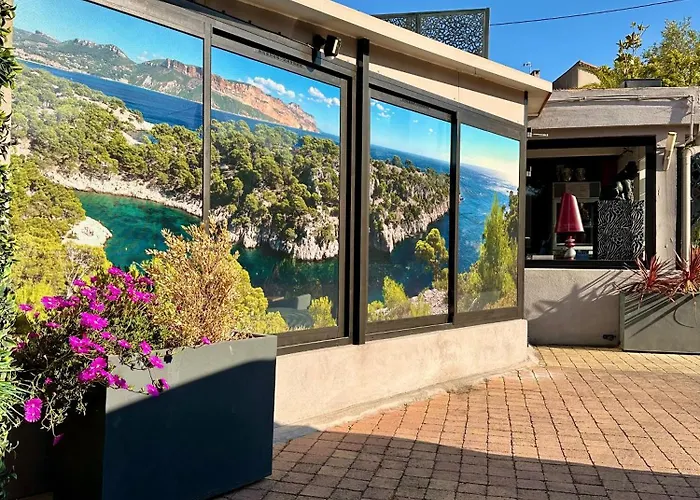 Hotell Hotel Eden Cassis - Centre-Ville- Piscine Chauffee, Jacuzzi Et Sauna - Parking Prive Cassis