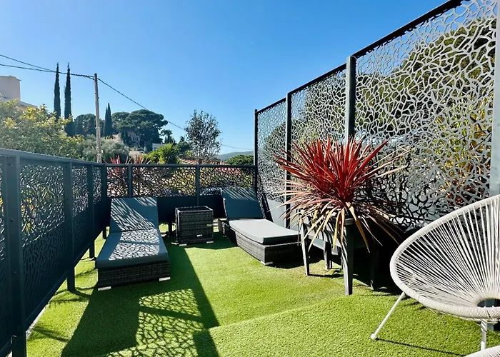 Hotel Eden Cassis - Centre-Ville- Piscine Chauffee, Jacuzzi Et Sauna - Parking Prive Cassis